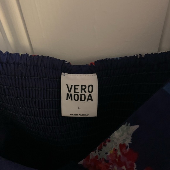 Pretty floral dress with wrap front. - Picture 3 of 4